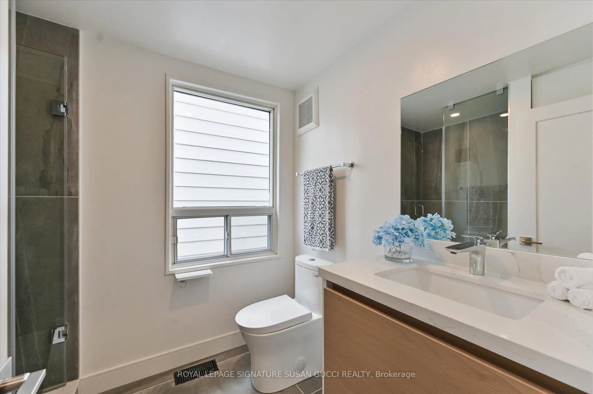 Photo 25 of 21 Frankdale Avenue, Toronto, Danforth Village-East York — HOMEH