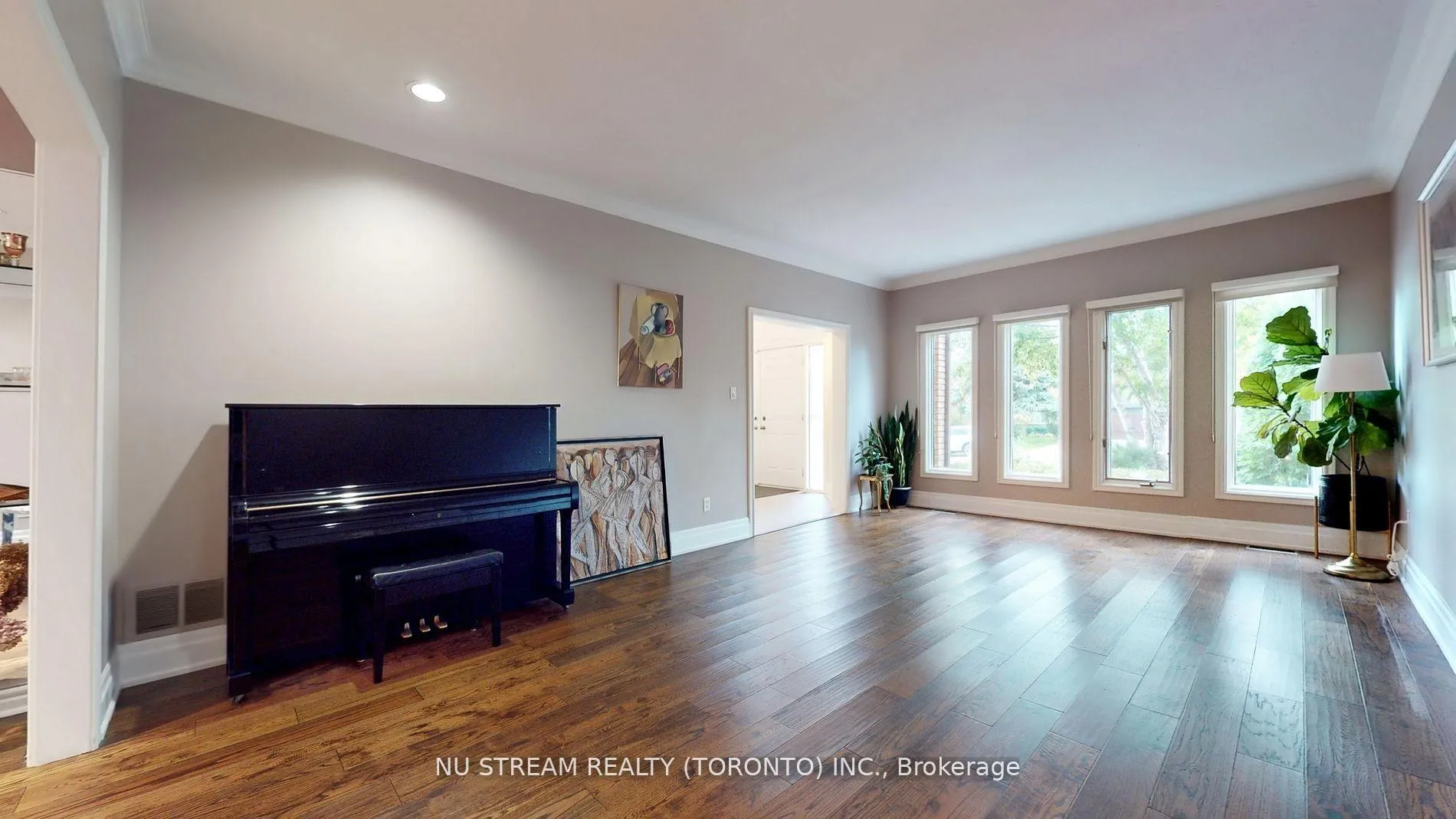 Photo 4 of 161 Rose Green Drive, Vaughan, Uplands — HOMEH