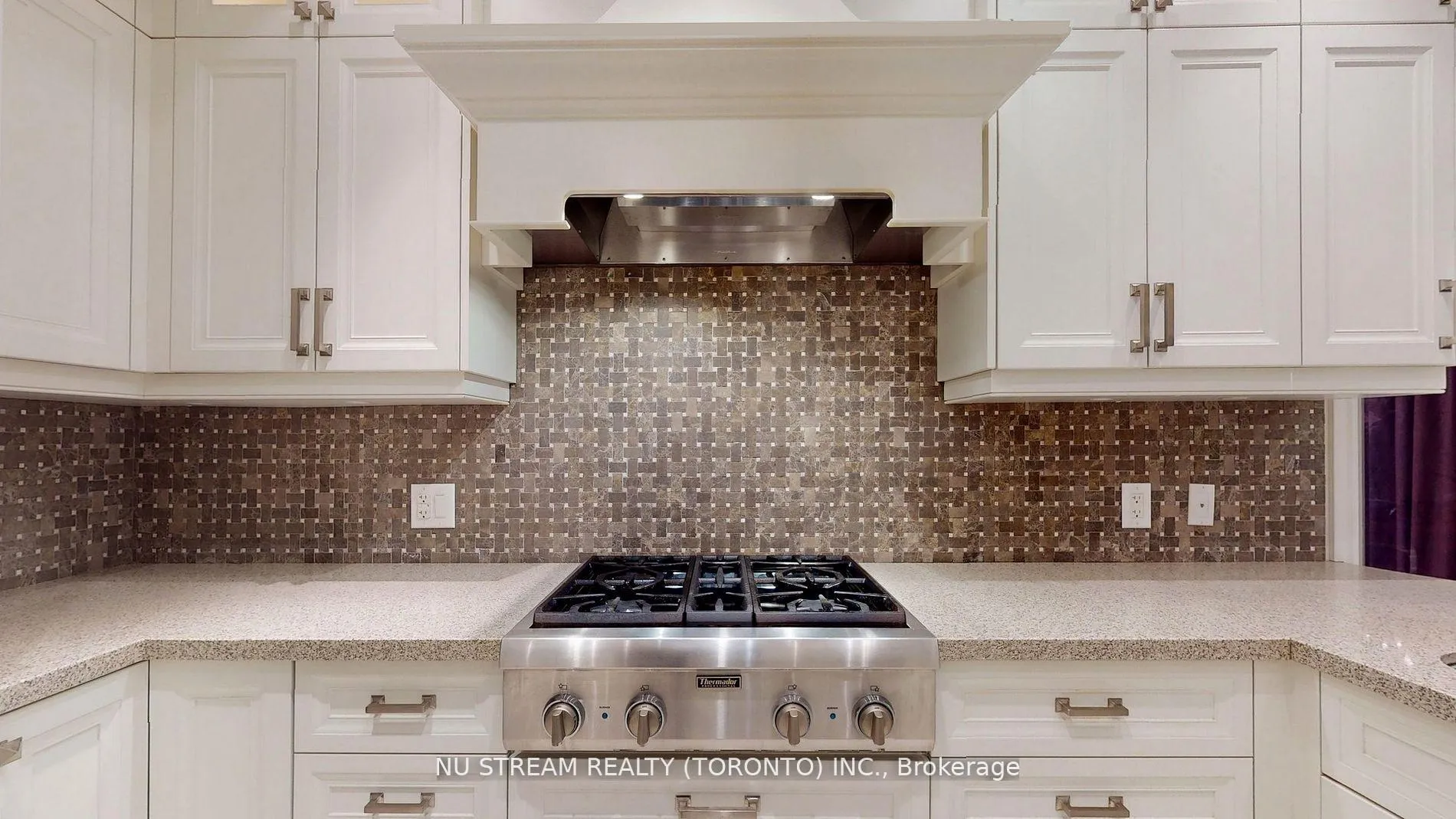 Photo 8 of 161 Rose Green Drive, Vaughan, Uplands — HOMEH