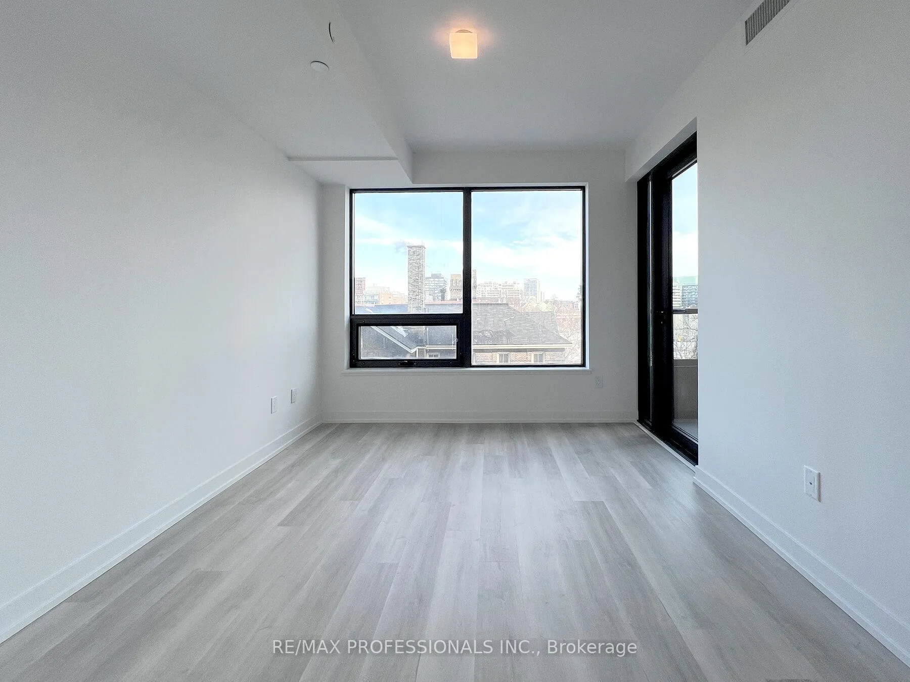 Photo 4 of Unit 411, 28 Eastern Avenue, Toronto, Moss Park — HOMEH