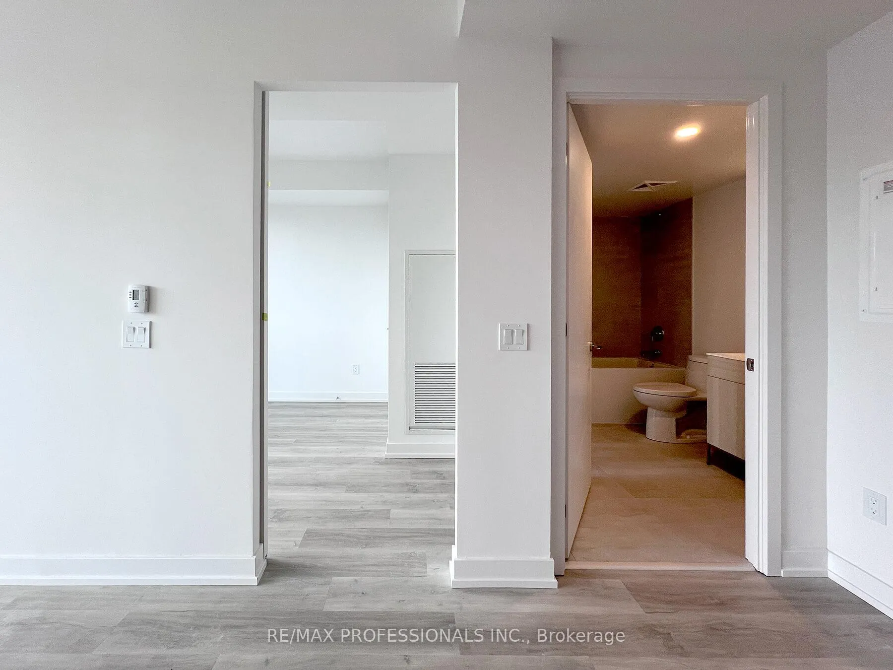 Photo 10 of Unit 411, 28 Eastern Avenue, Toronto, Moss Park — HOMEH