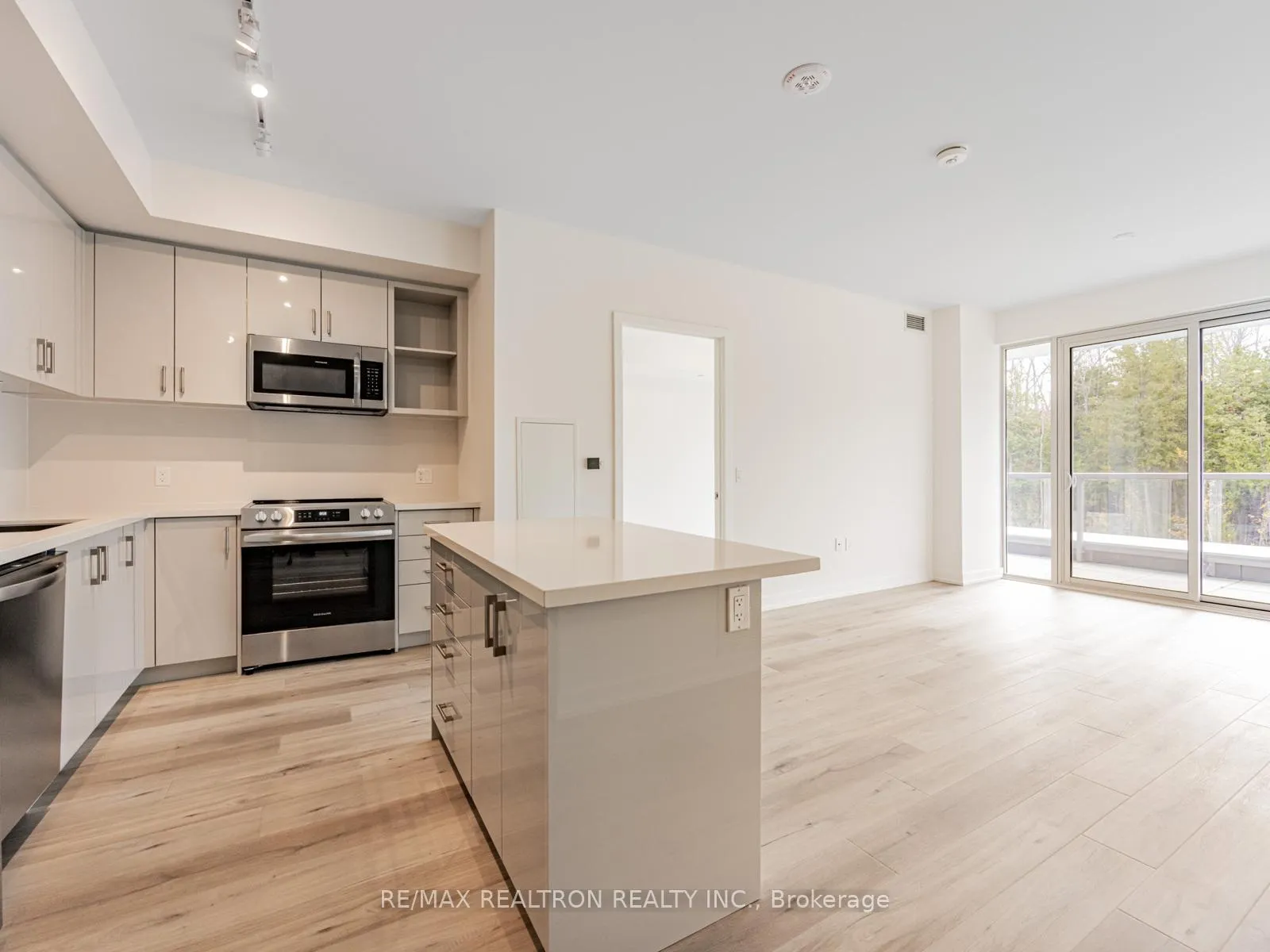 Photo 1 of Unit 313, 333 Sunseeker Avenue, Innisfil, Rural Innisfil — HOMEH