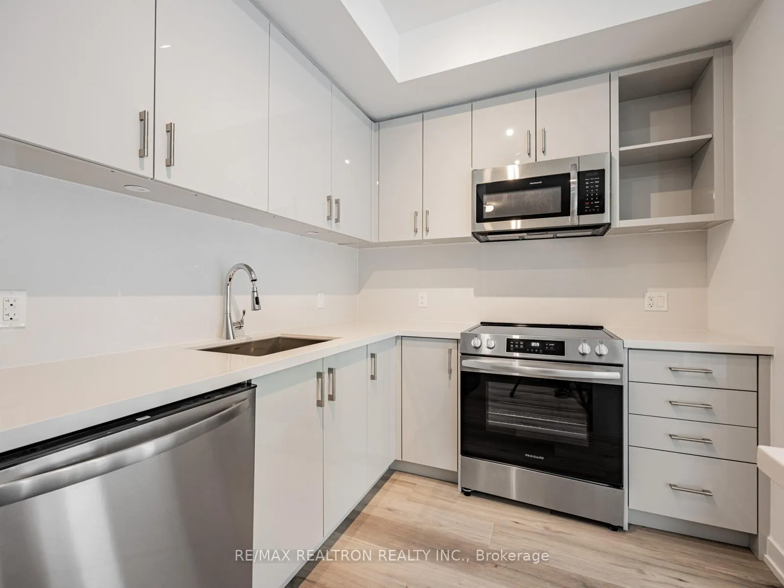 Photo 4 of Unit 313, 333 Sunseeker Avenue, Innisfil, Rural Innisfil — HOMEH
