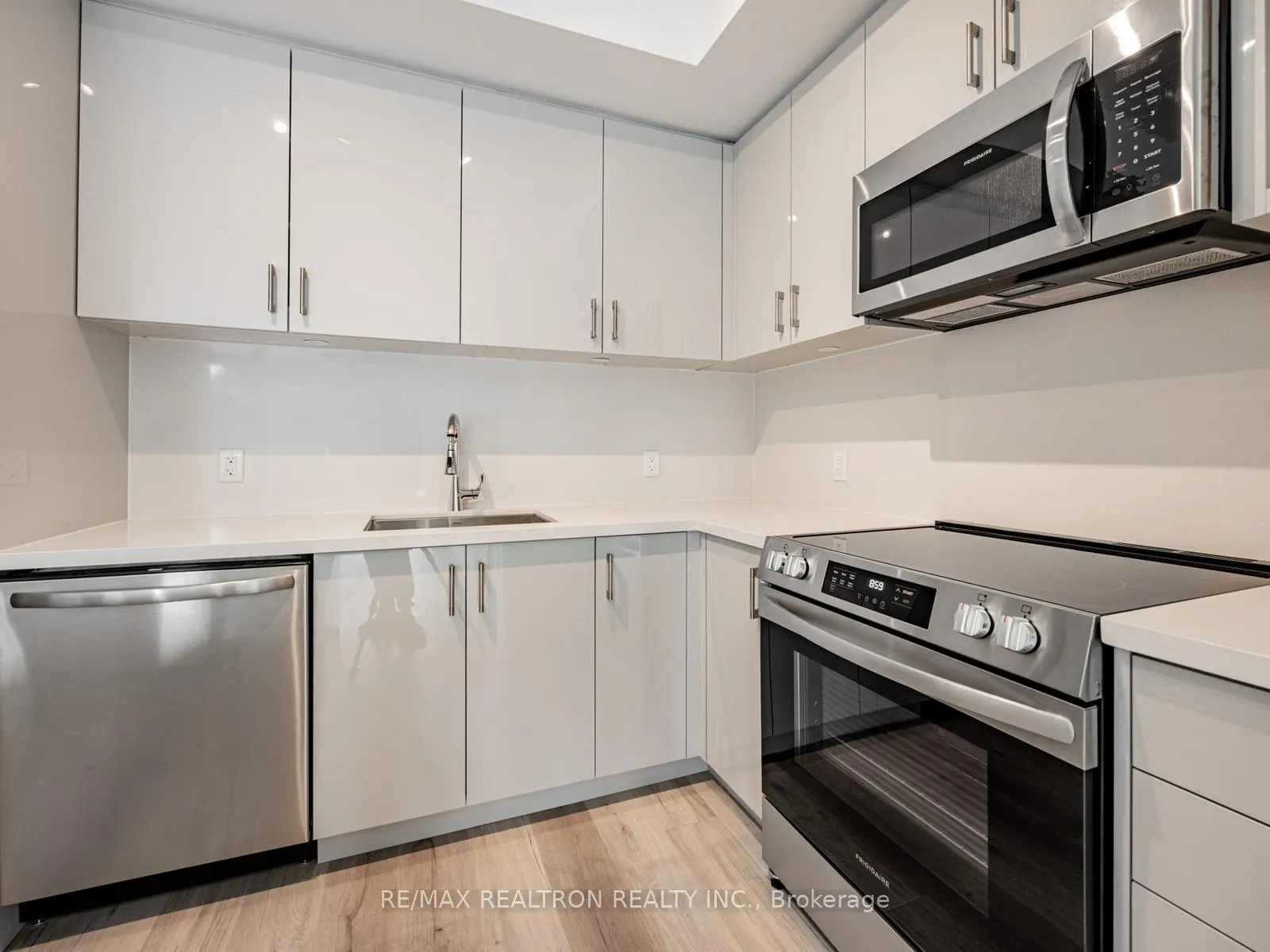 Photo 5 of Unit 313, 333 Sunseeker Avenue, Innisfil, Rural Innisfil — HOMEH
