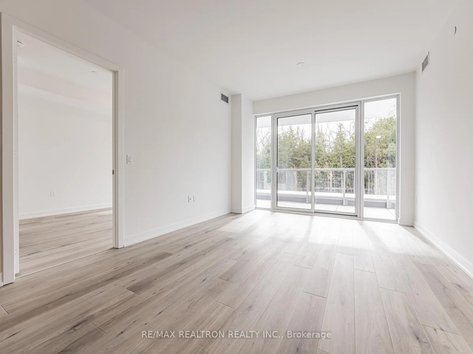 Photo 10 of Unit 313, 333 Sunseeker Avenue, Innisfil, Rural Innisfil — HOMEH