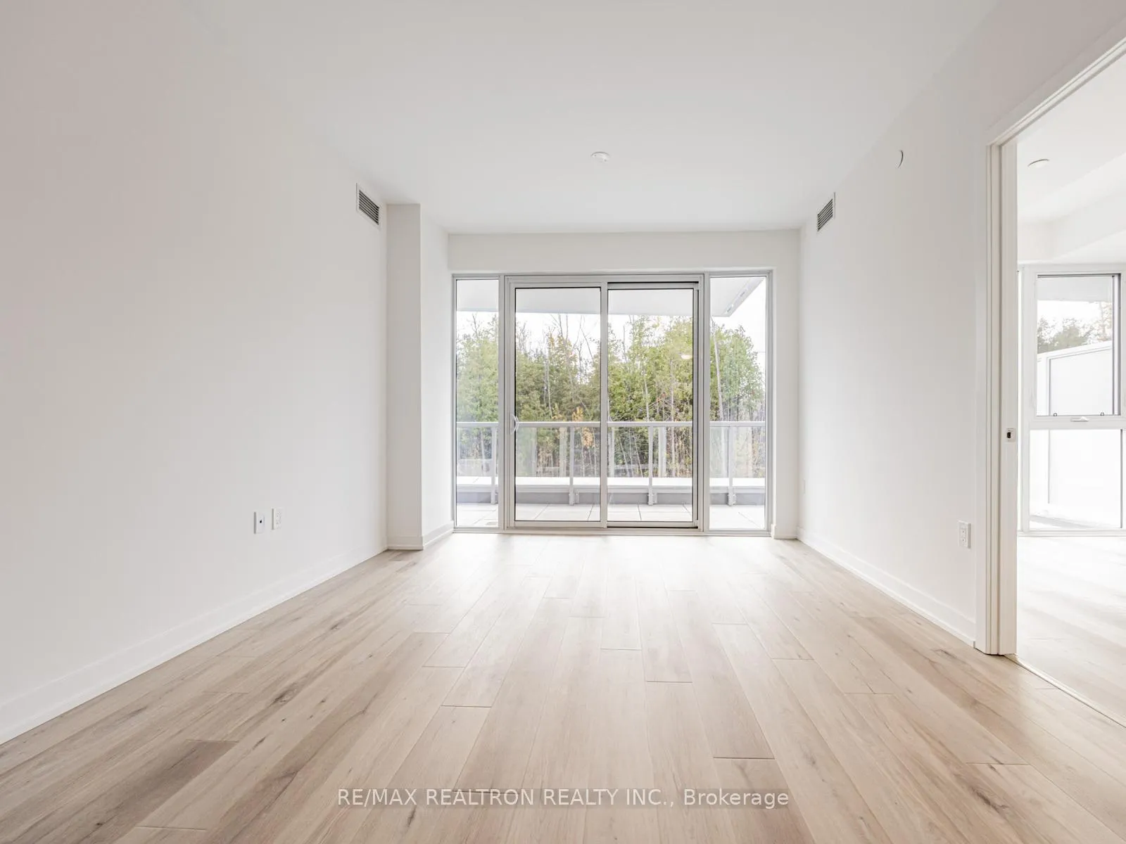 Photo 11 of Unit 313, 333 Sunseeker Avenue, Innisfil, Rural Innisfil — HOMEH