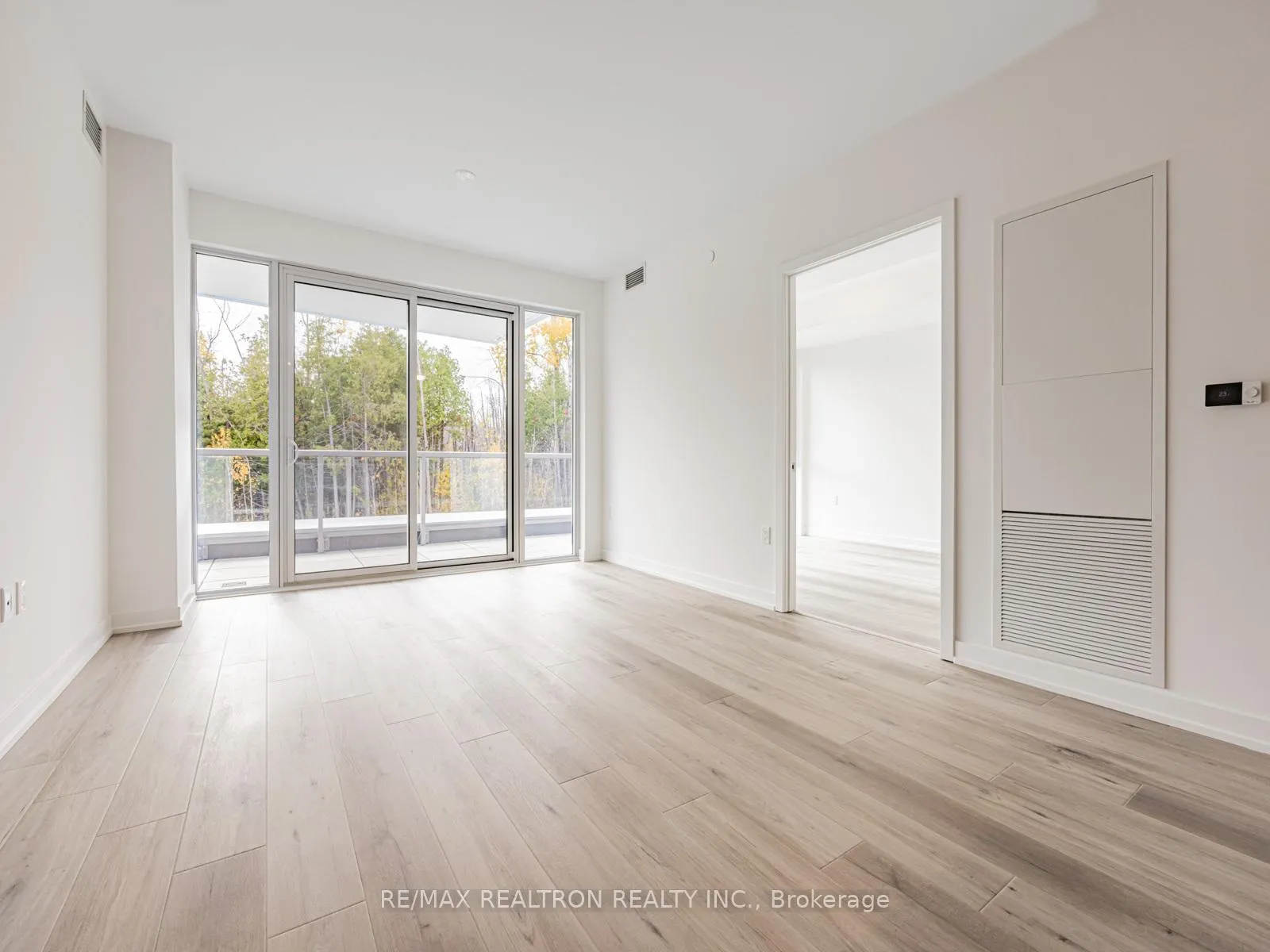 Photo 12 of Unit 313, 333 Sunseeker Avenue, Innisfil, Rural Innisfil — HOMEH