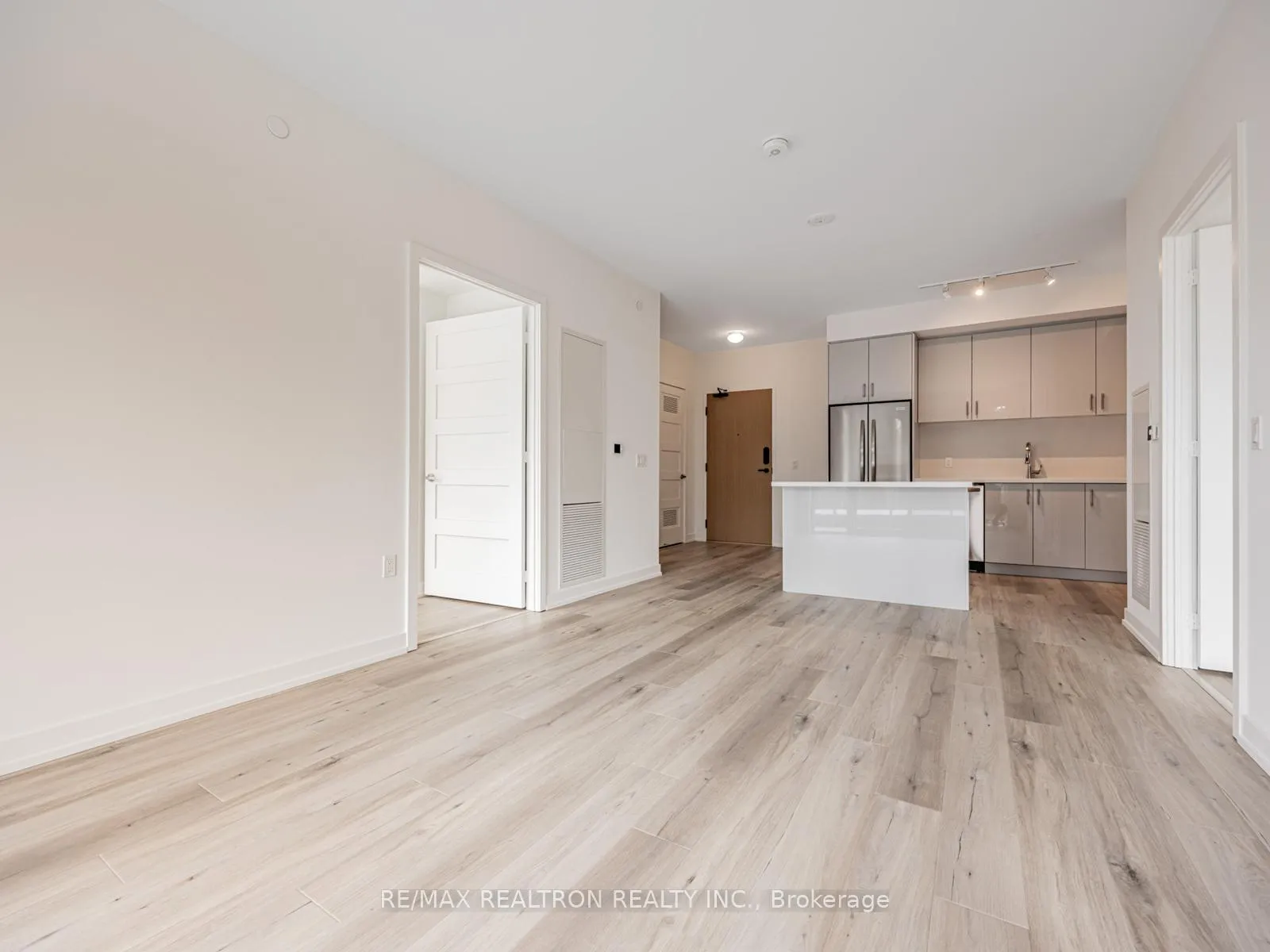 Photo 13 of Unit 313, 333 Sunseeker Avenue, Innisfil, Rural Innisfil — HOMEH