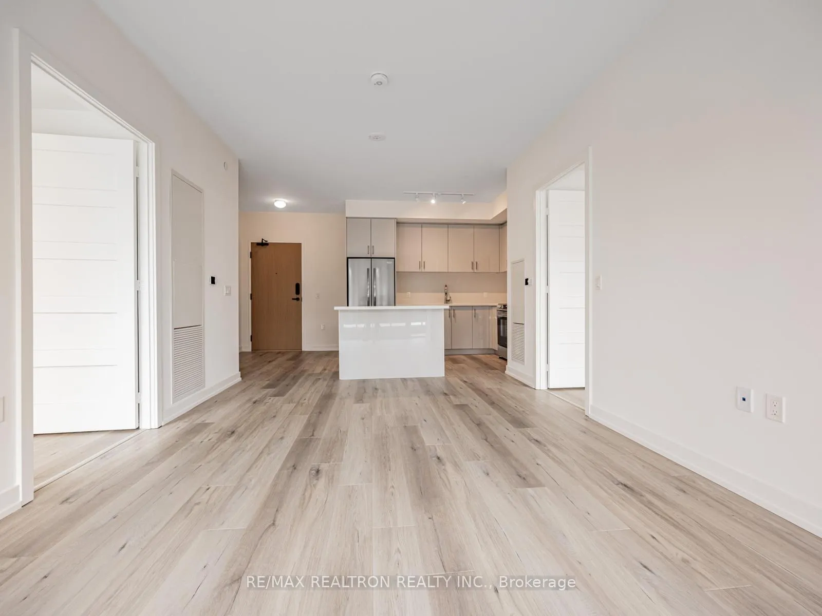Photo 14 of Unit 313, 333 Sunseeker Avenue, Innisfil, Rural Innisfil — HOMEH