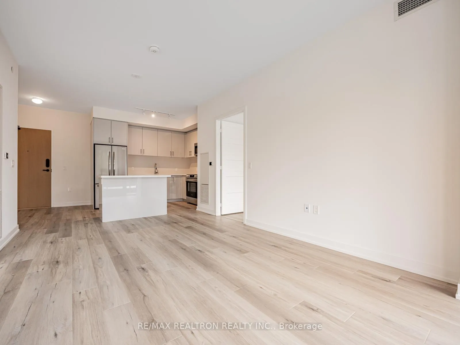 Photo 15 of Unit 313, 333 Sunseeker Avenue, Innisfil, Rural Innisfil — HOMEH