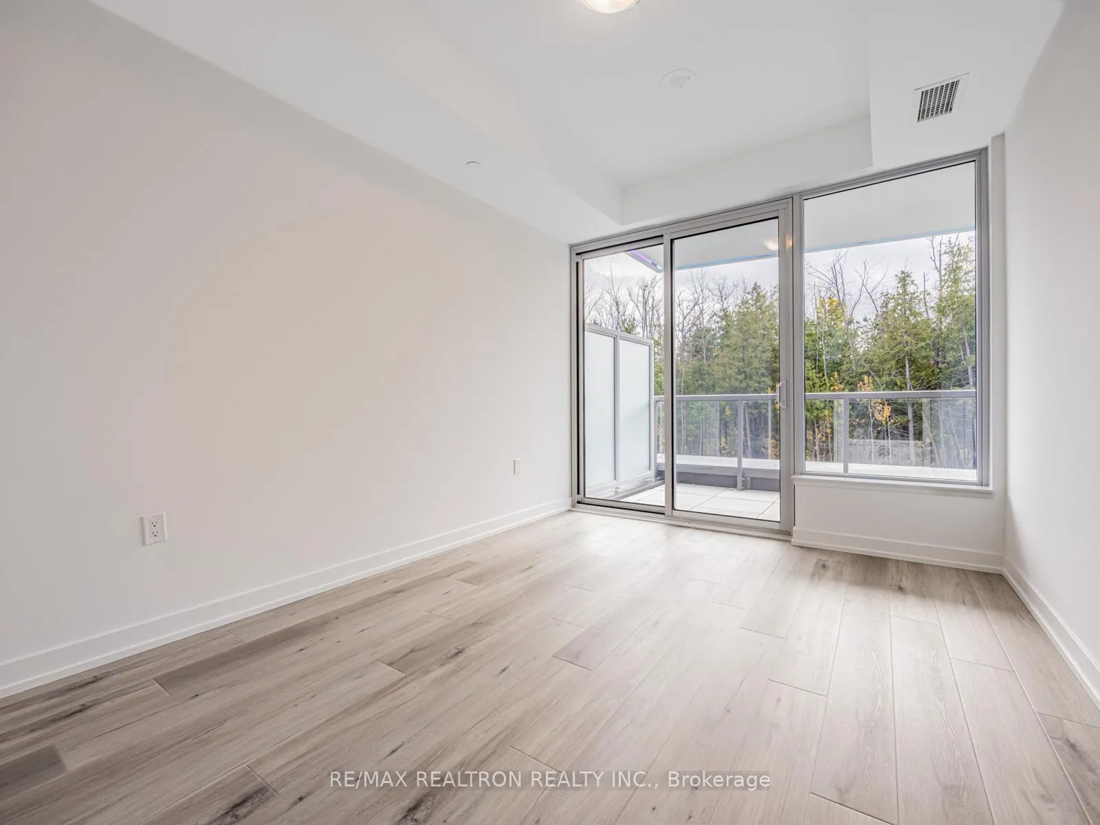 Photo 21 of Unit 313, 333 Sunseeker Avenue, Innisfil, Rural Innisfil — HOMEH