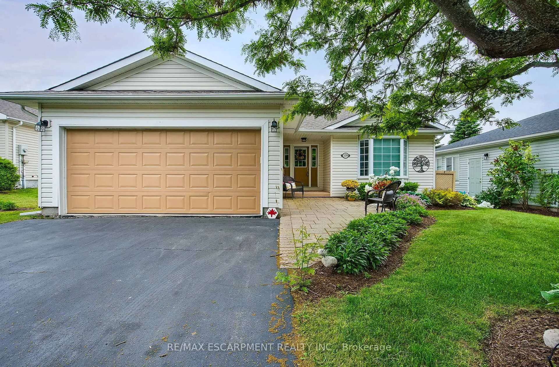 Photo 1 of 120 Glenariff Drive, Hamilton, Rural Flamborough — HOMEH