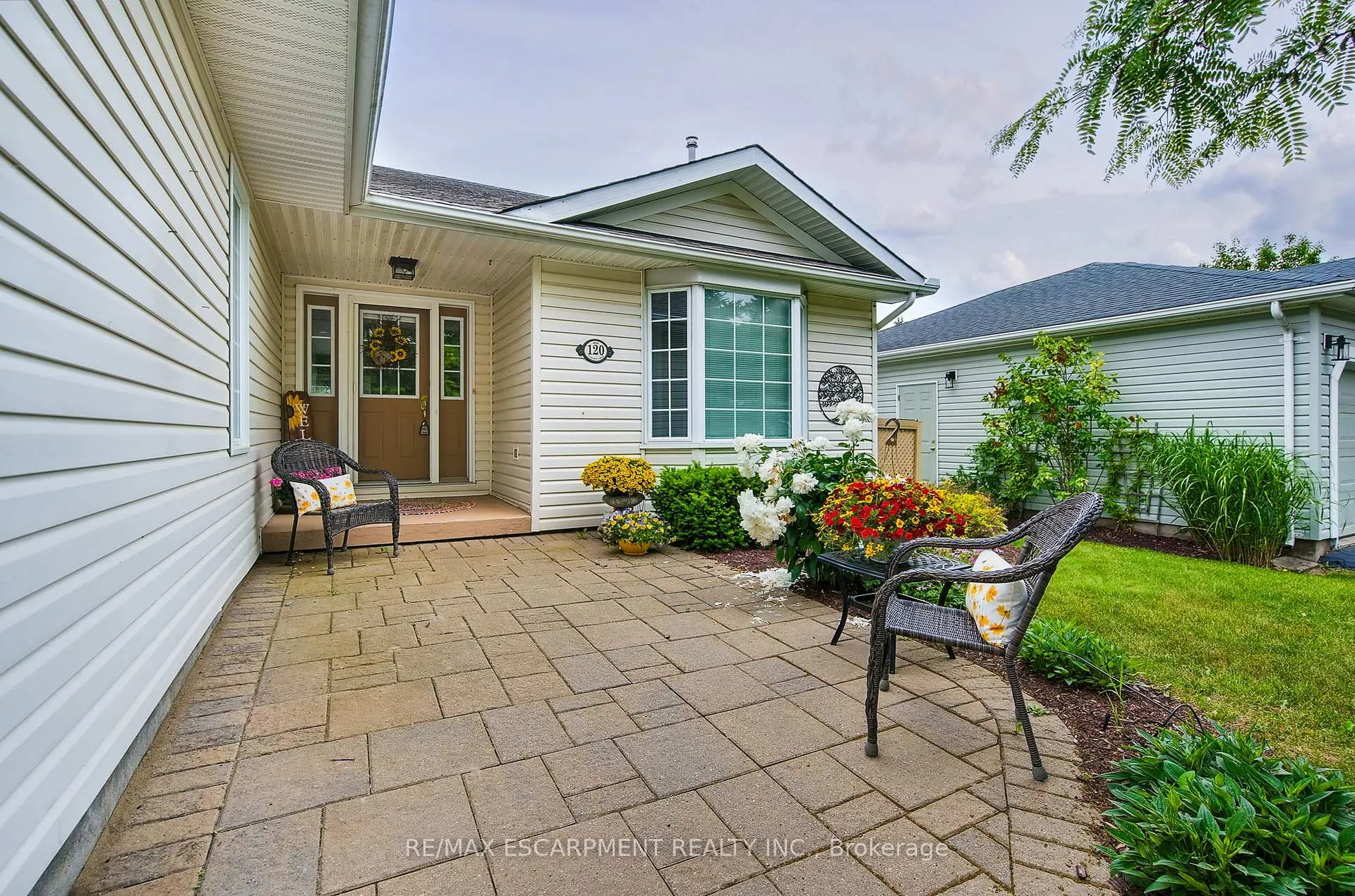 Photo 3 of 120 Glenariff Drive, Hamilton, Rural Flamborough — HOMEH