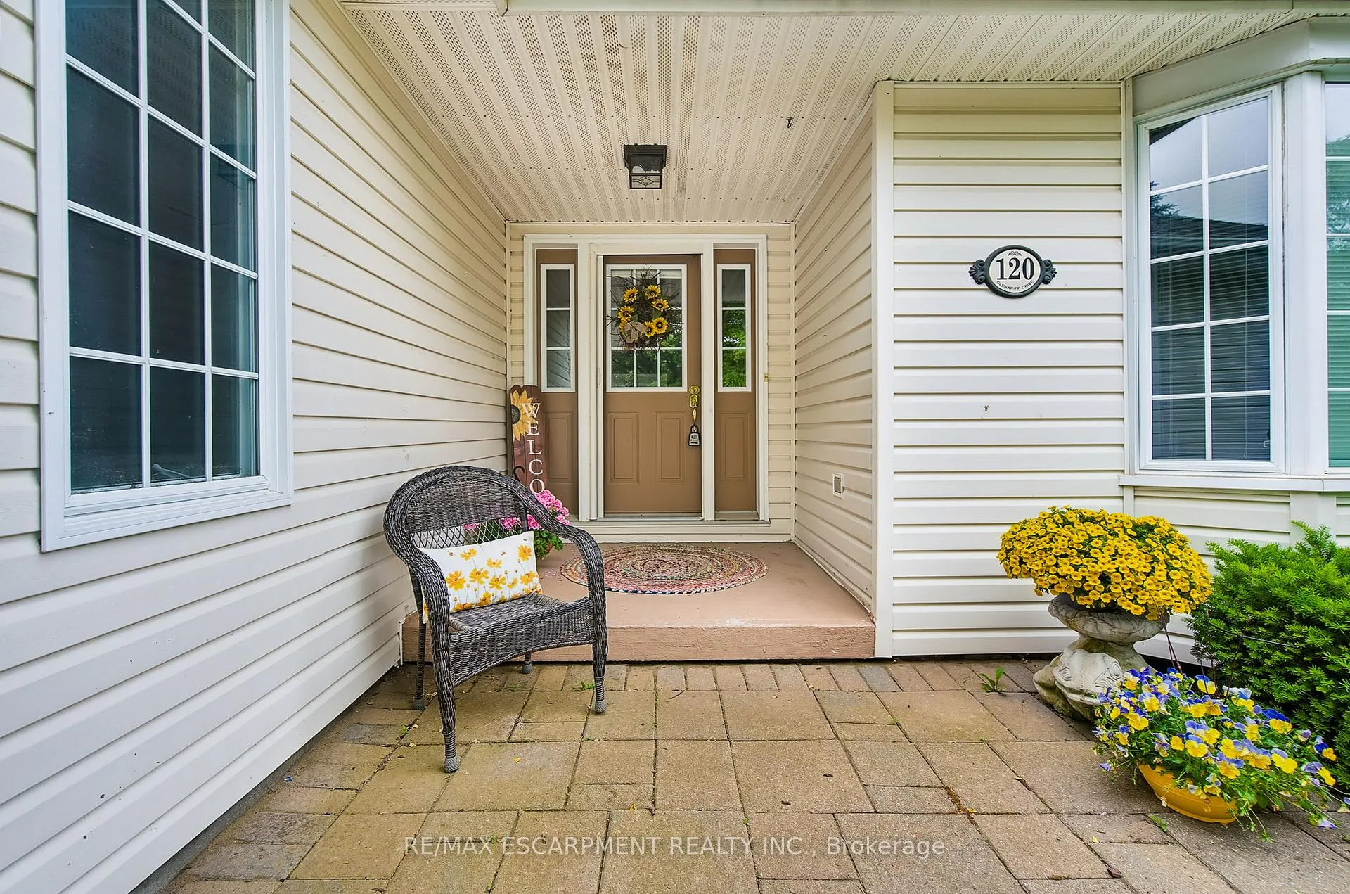 Photo 4 of 120 Glenariff Drive, Hamilton, Rural Flamborough — HOMEH
