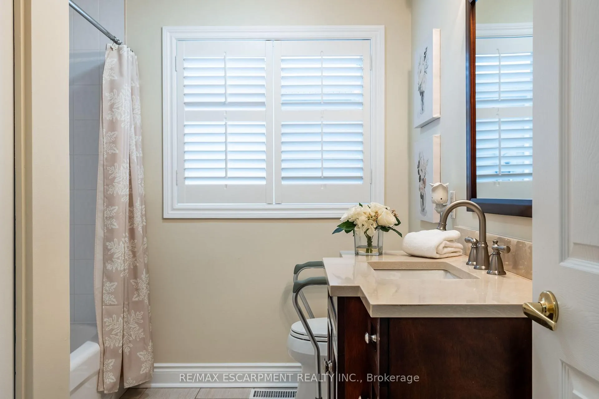 Photo 7 of 120 Glenariff Drive, Hamilton, Rural Flamborough — HOMEH