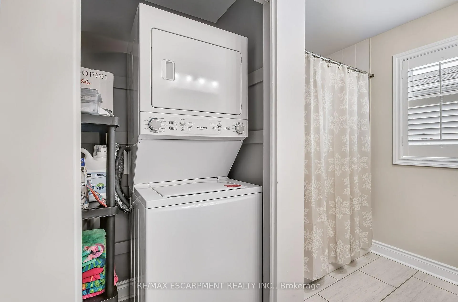 Photo 8 of 120 Glenariff Drive, Hamilton, Rural Flamborough — HOMEH