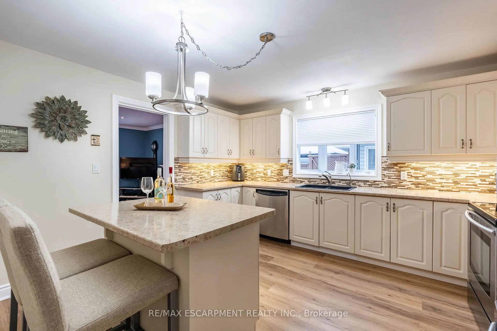 Photo 24 of 120 Glenariff Drive, Hamilton, Rural Flamborough — HOMEH