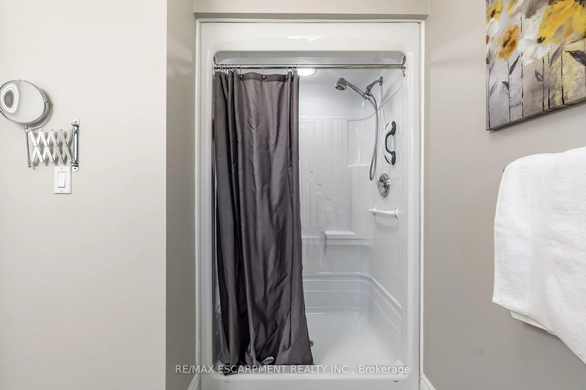 Photo 32 of 120 Glenariff Drive, Hamilton, Rural Flamborough — HOMEH