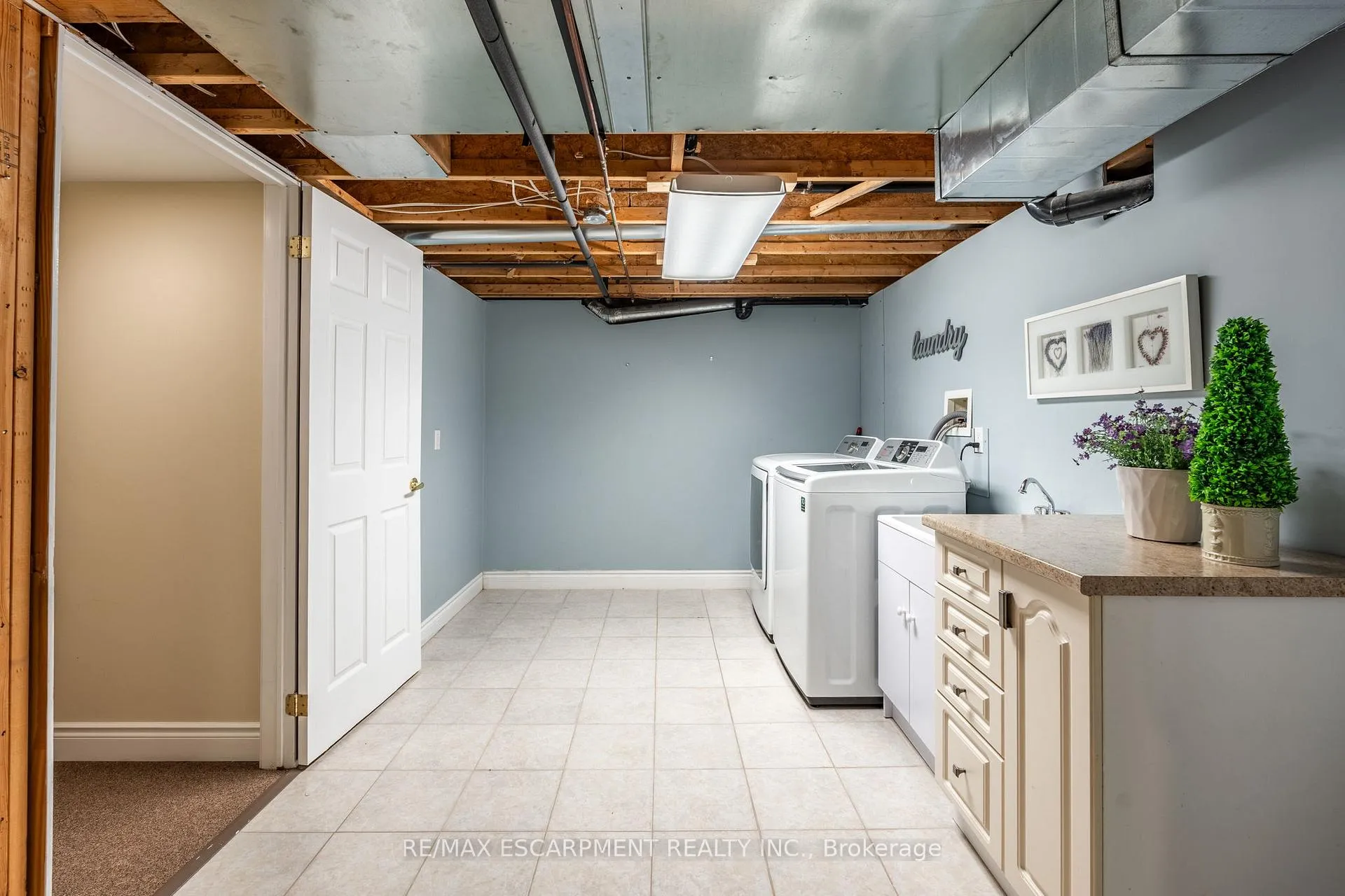 Photo 36 of 120 Glenariff Drive, Hamilton, Rural Flamborough — HOMEH
