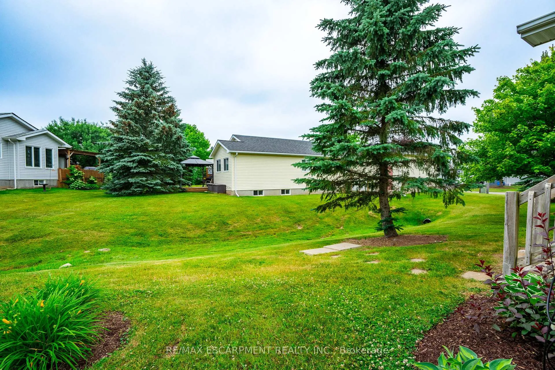 Photo 40 of 120 Glenariff Drive, Hamilton, Rural Flamborough — HOMEH