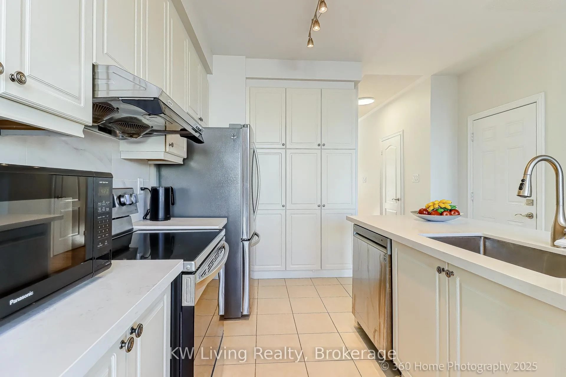 Photo 10 of 157 Hammersly Boulevard, Markham, Wismer — HOMEH