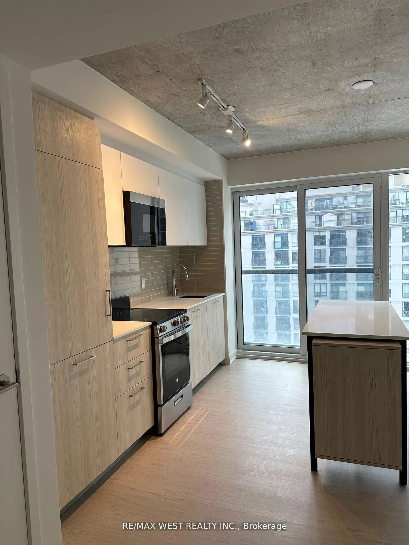 Photo 3 of Unit 805, 65 Mutual Street E, Toronto, Church-Yonge Corridor — HOMEH