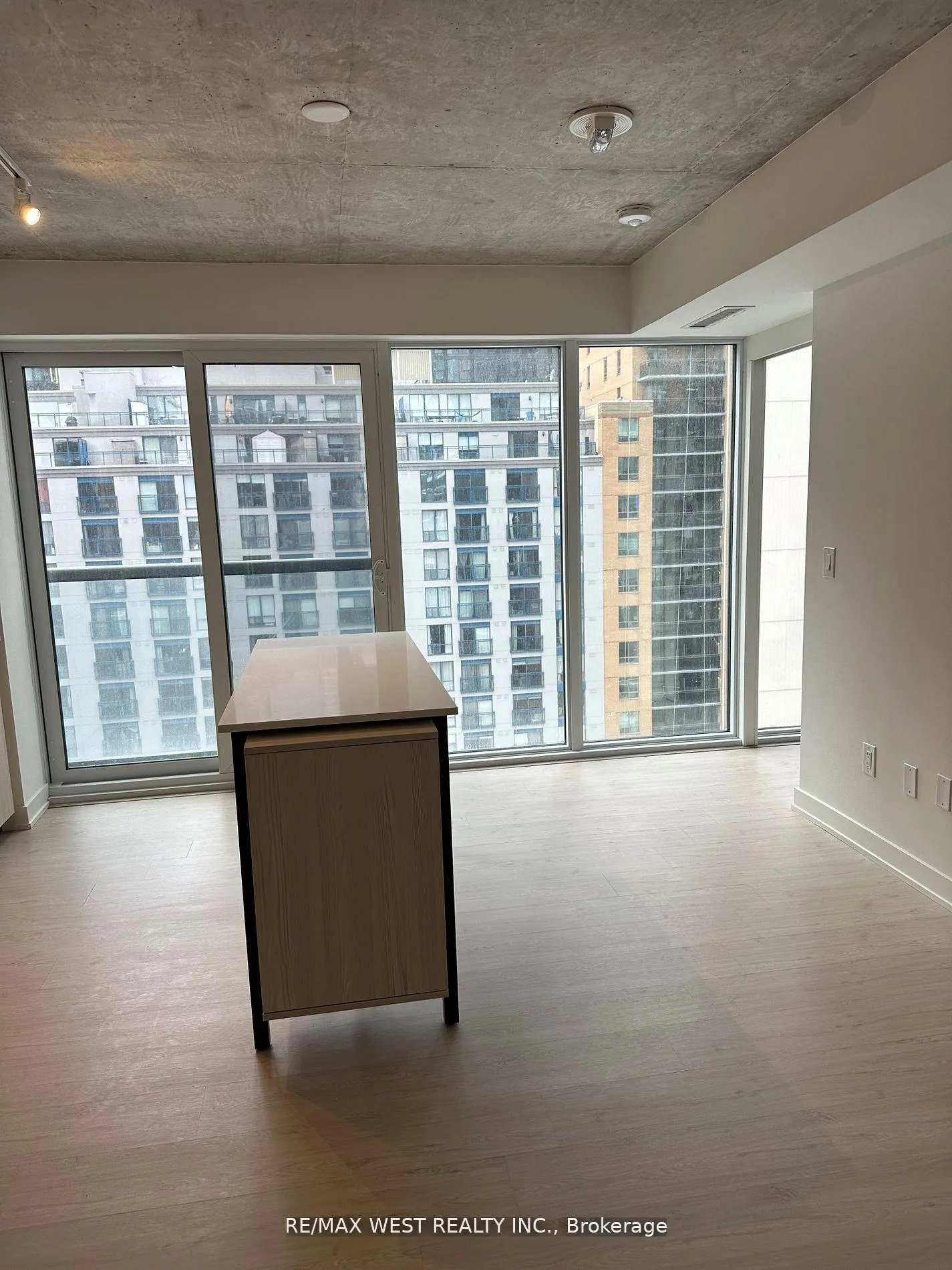 Photo 4 of Unit 805, 65 Mutual Street E, Toronto, Church-Yonge Corridor — HOMEH