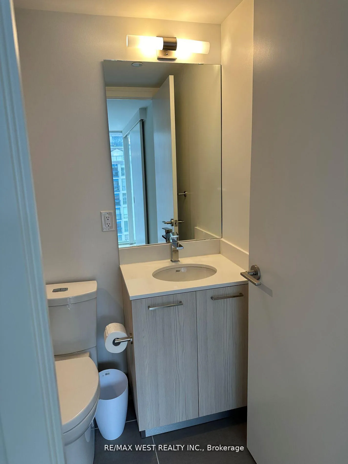 Photo 8 of Unit 805, 65 Mutual Street E, Toronto, Church-Yonge Corridor — HOMEH