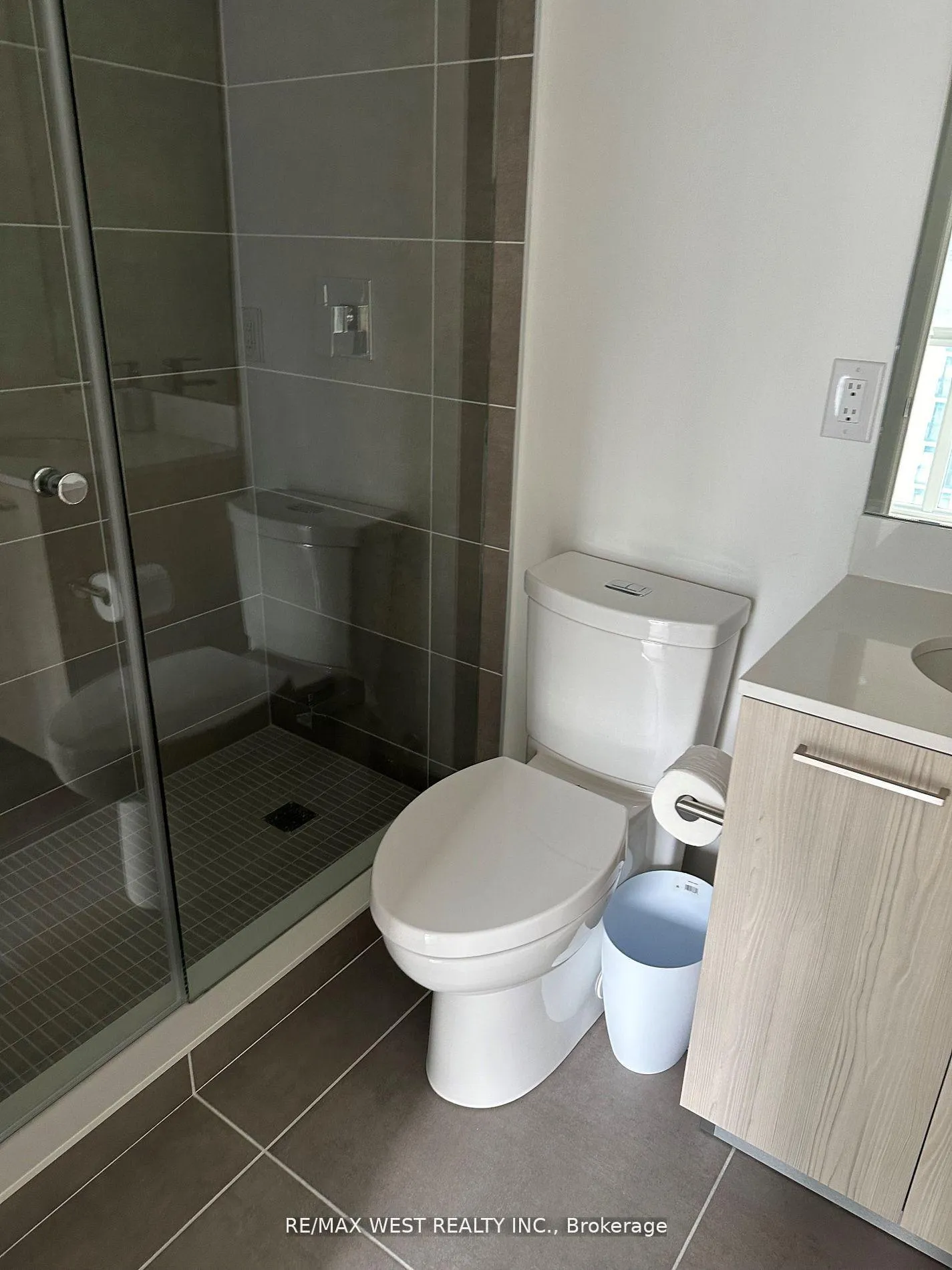 Photo 9 of Unit 805, 65 Mutual Street E, Toronto, Church-Yonge Corridor — HOMEH