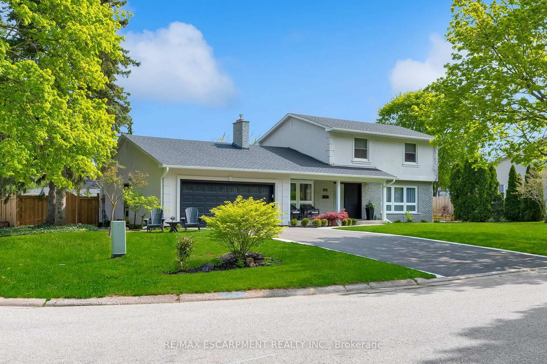 Photo 2 of 83 Dorchester Drive, Grimsby, Grimsby Escarpment — HOMEH