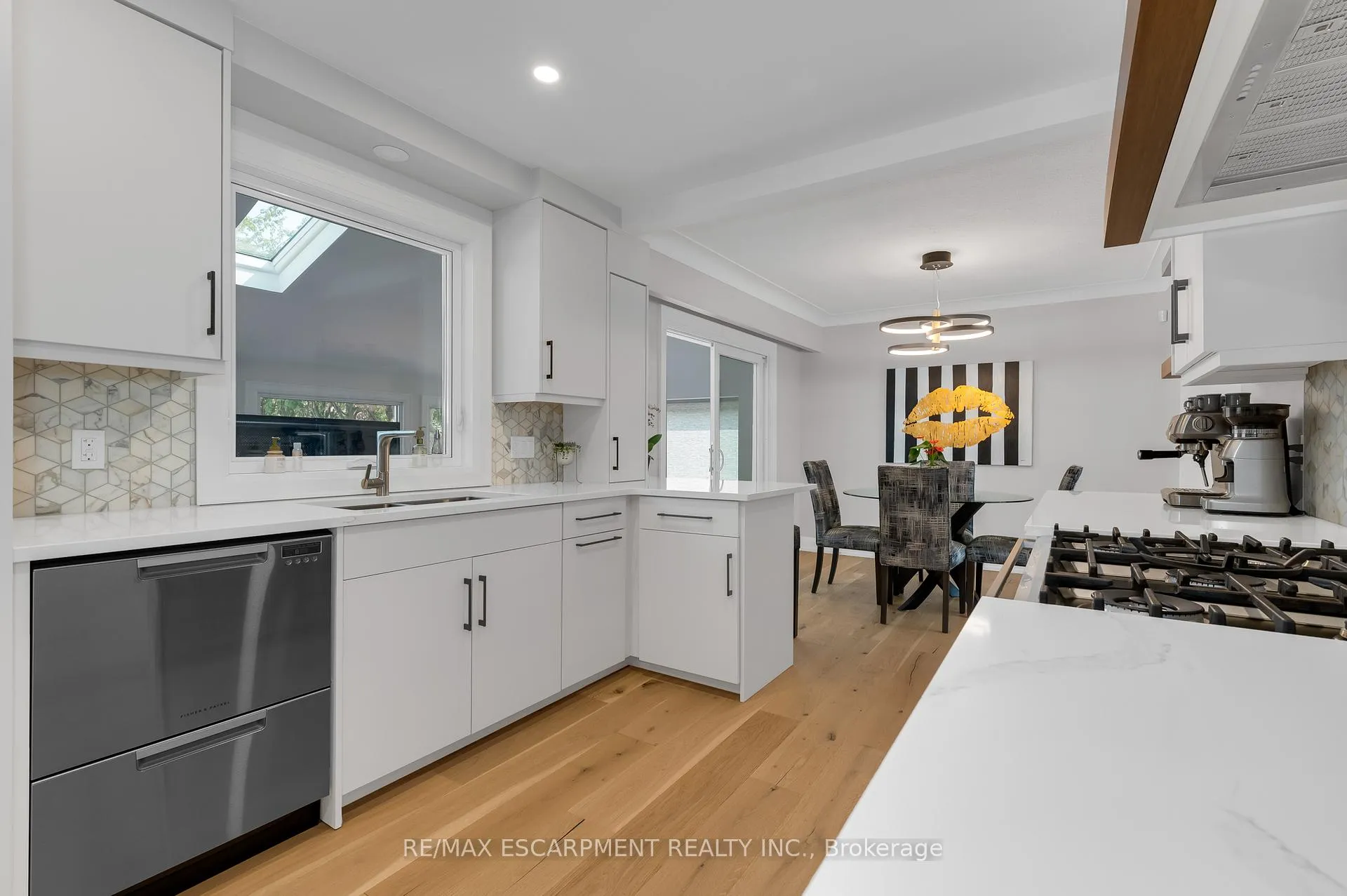 Photo 5 of 83 Dorchester Drive, Grimsby, Grimsby Escarpment — HOMEH