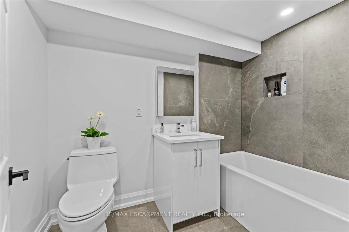 Photo 30 of 83 Dorchester Drive, Grimsby, Grimsby Escarpment — HOMEH