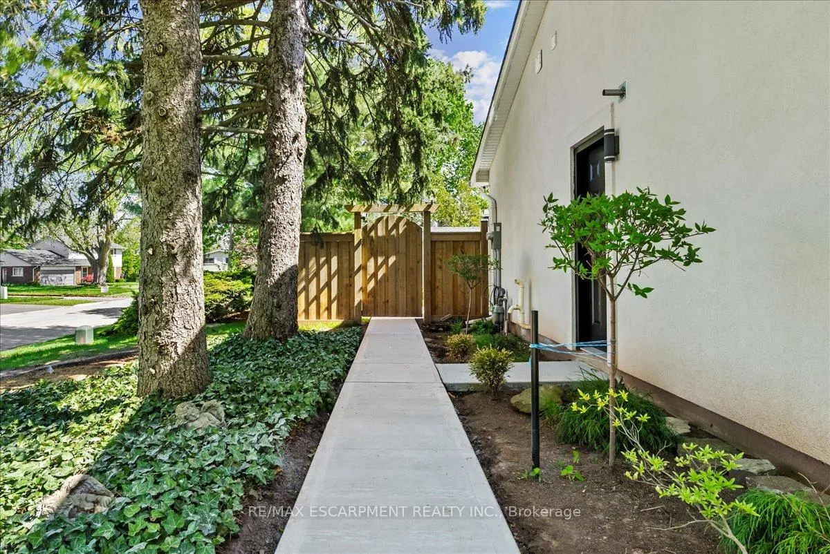 Photo 31 of 83 Dorchester Drive, Grimsby, Grimsby Escarpment — HOMEH