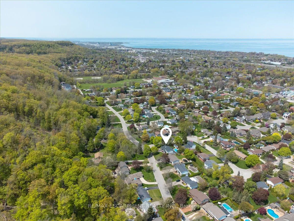 Photo 38 of 83 Dorchester Drive, Grimsby, Grimsby Escarpment — HOMEH