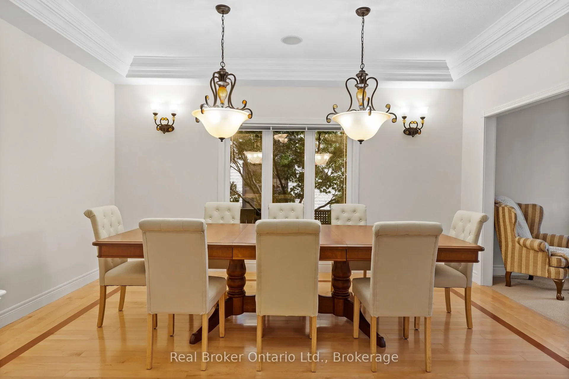Photo 5 of 45 Pioneer Tower Crescent, Kitchener — HOMEH
