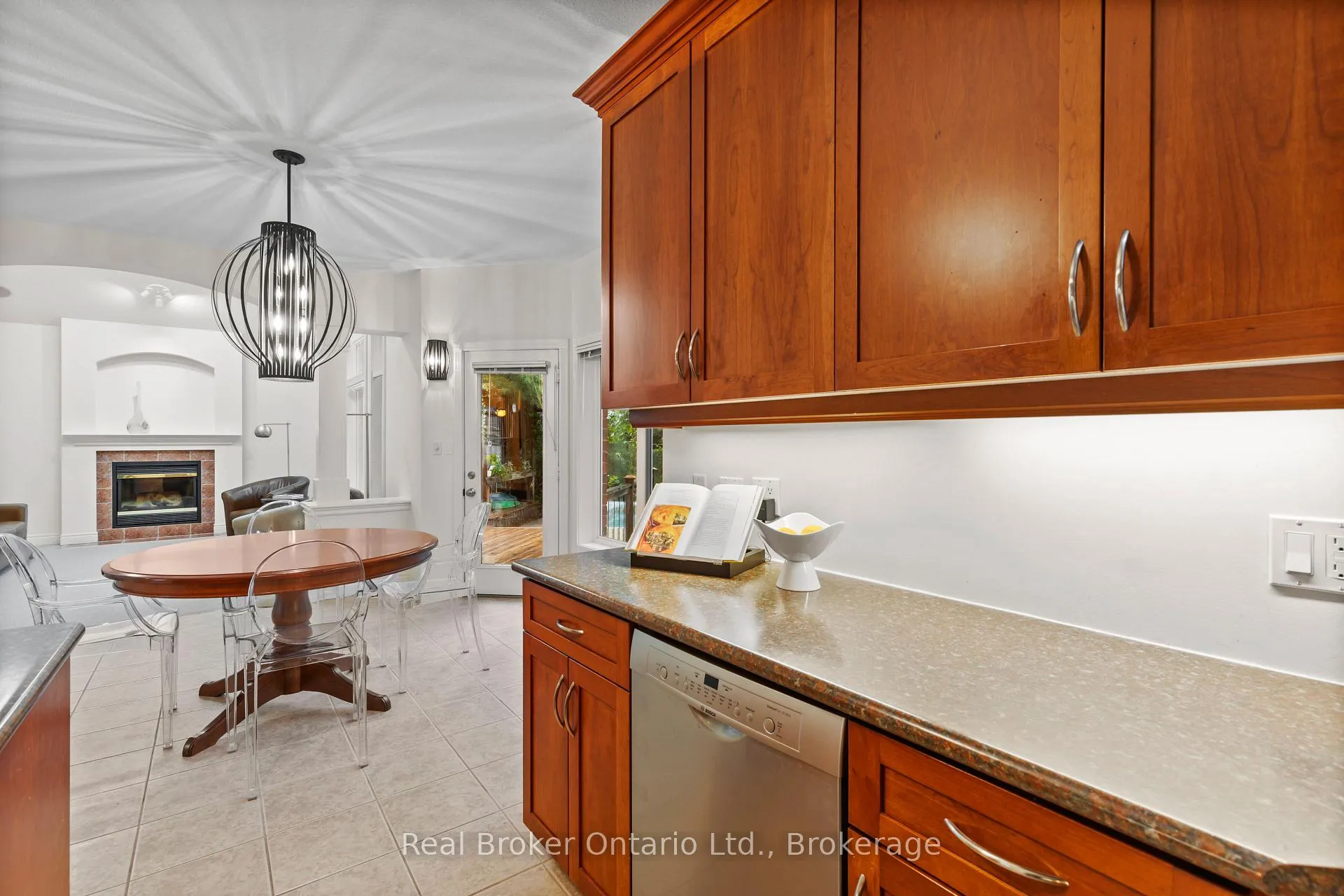 Photo 12 of 45 Pioneer Tower Crescent, Kitchener — HOMEH