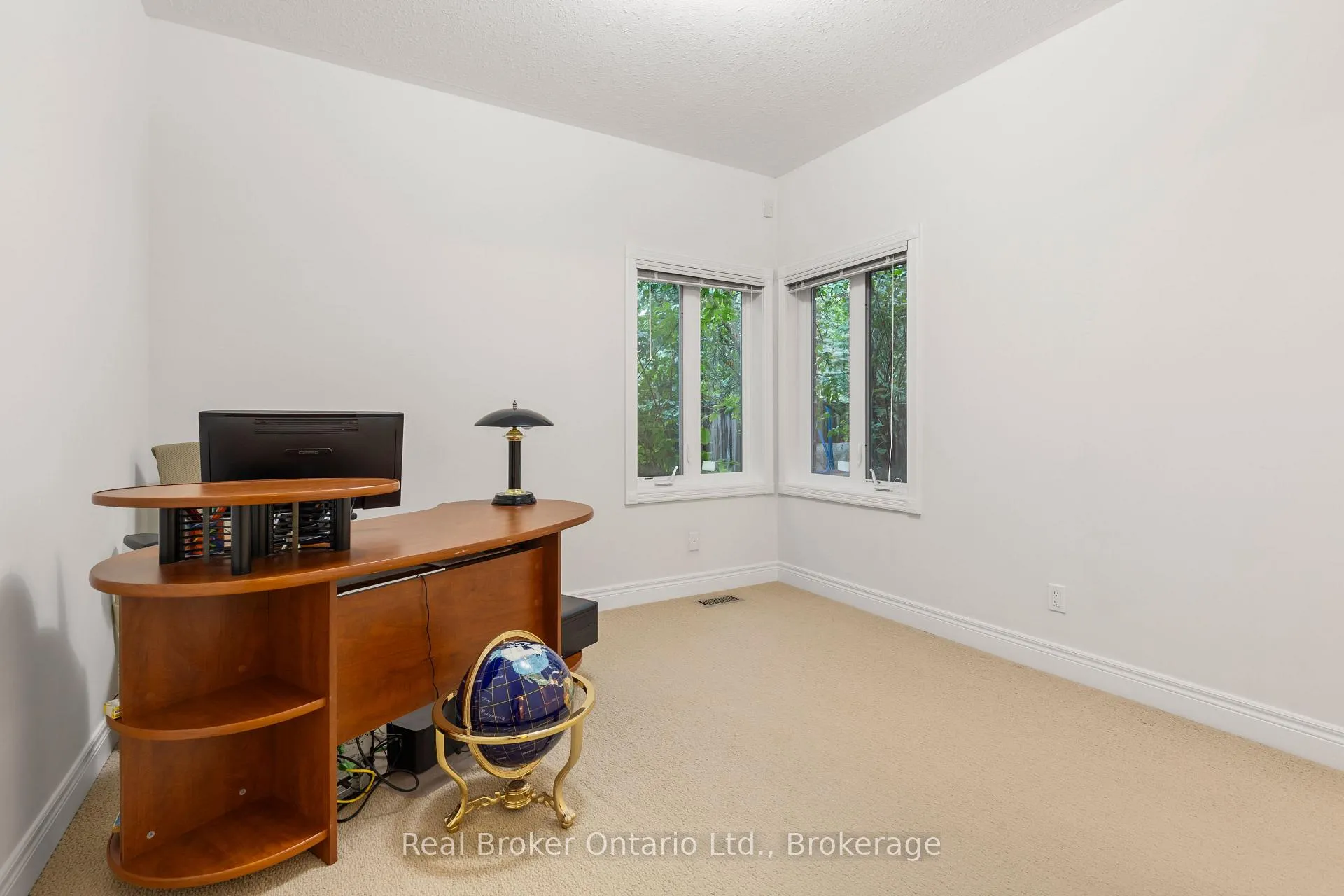 Photo 15 of 45 Pioneer Tower Crescent, Kitchener — HOMEH
