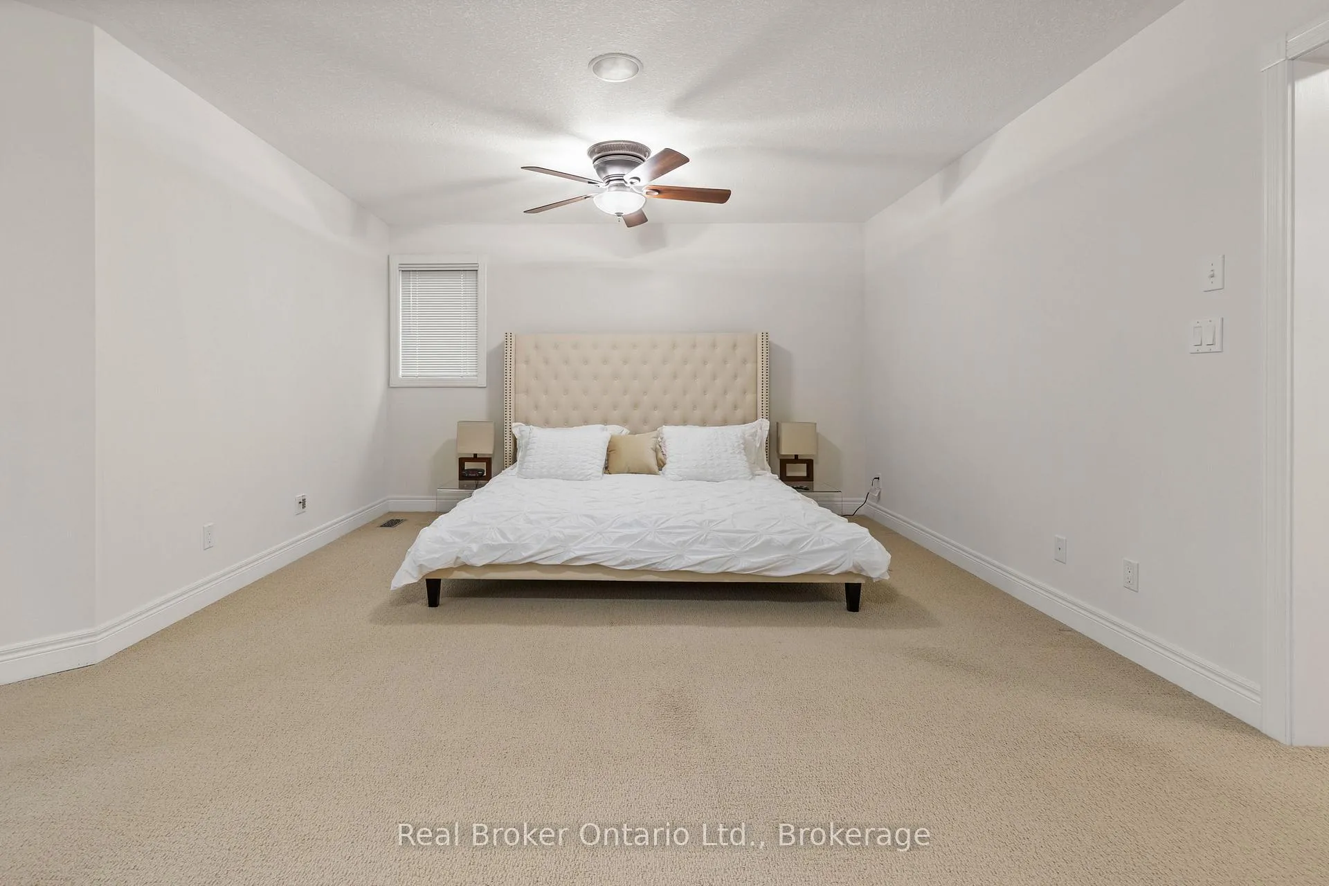 Photo 19 of 45 Pioneer Tower Crescent, Kitchener — HOMEH