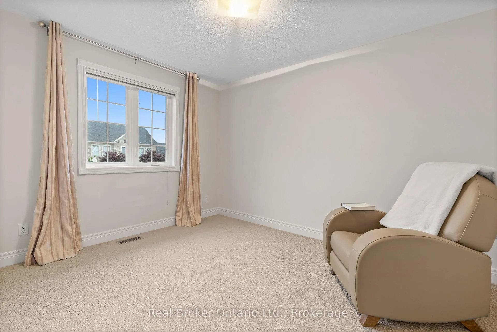 Photo 26 of 45 Pioneer Tower Crescent, Kitchener — HOMEH