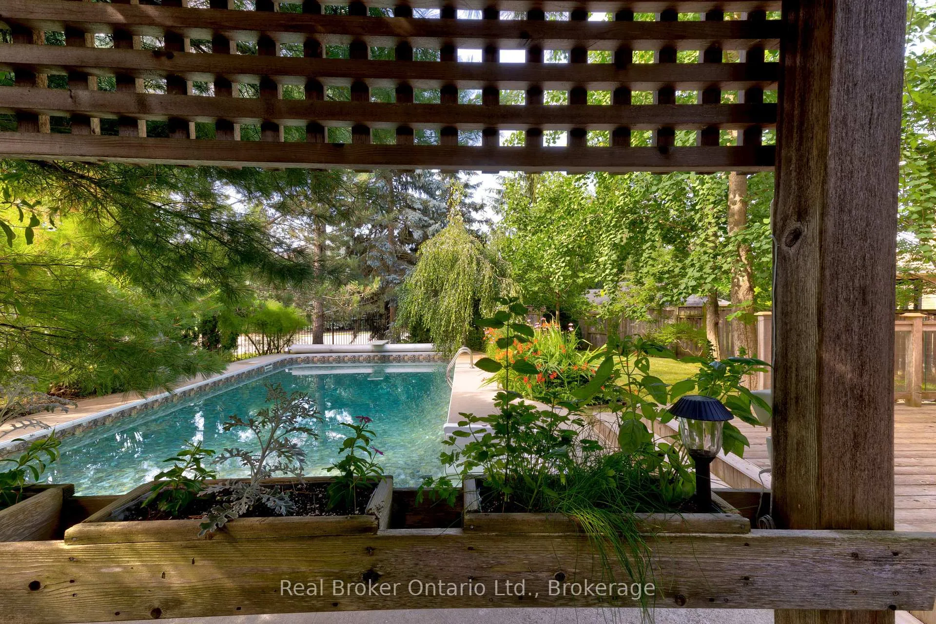 Photo 36 of 45 Pioneer Tower Crescent, Kitchener — HOMEH