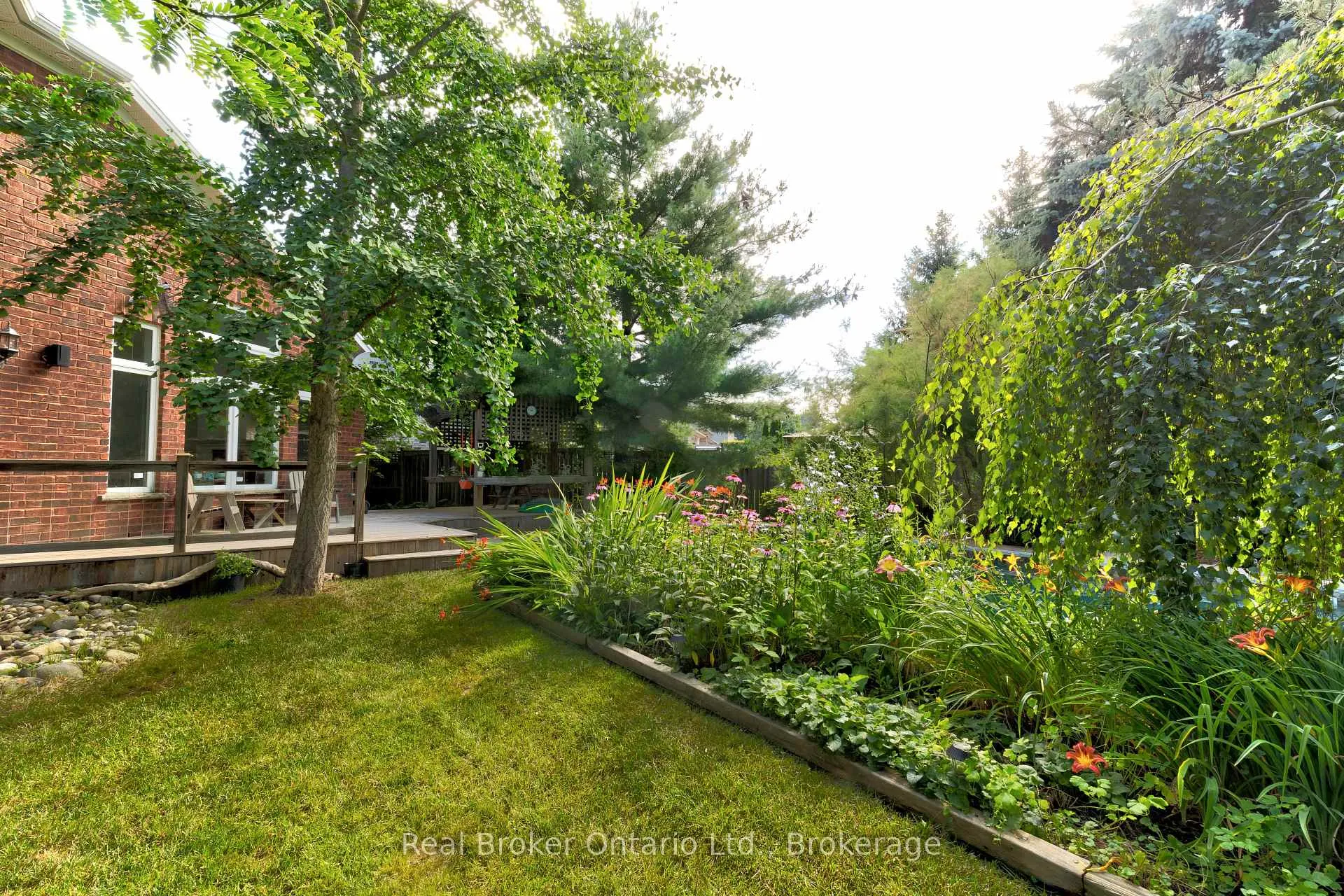 Photo 39 of 45 Pioneer Tower Crescent, Kitchener — HOMEH