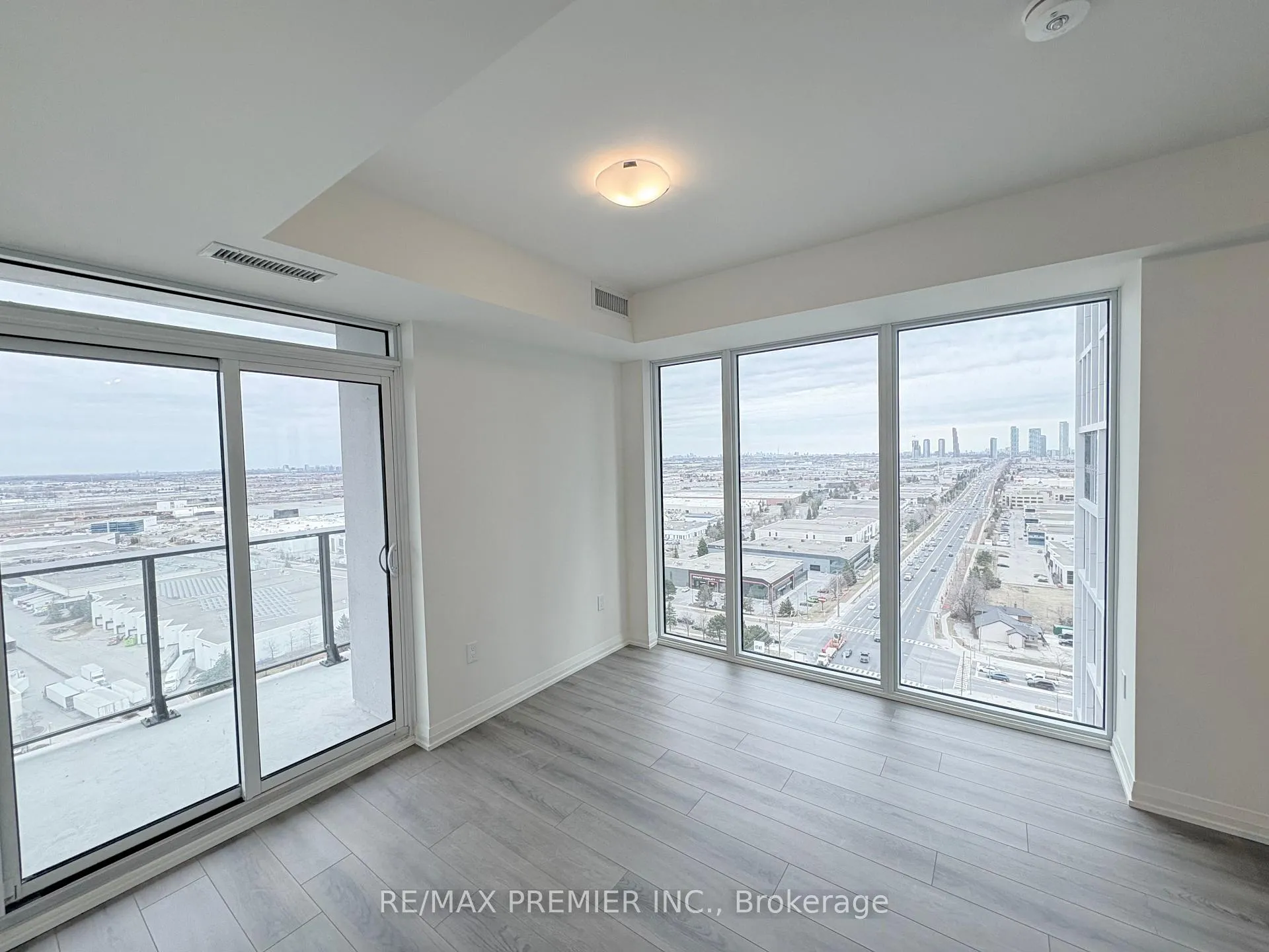 Photo 4 of Unit 1909, 8960 Jane Street S, Vaughan, Concord — HOMEH