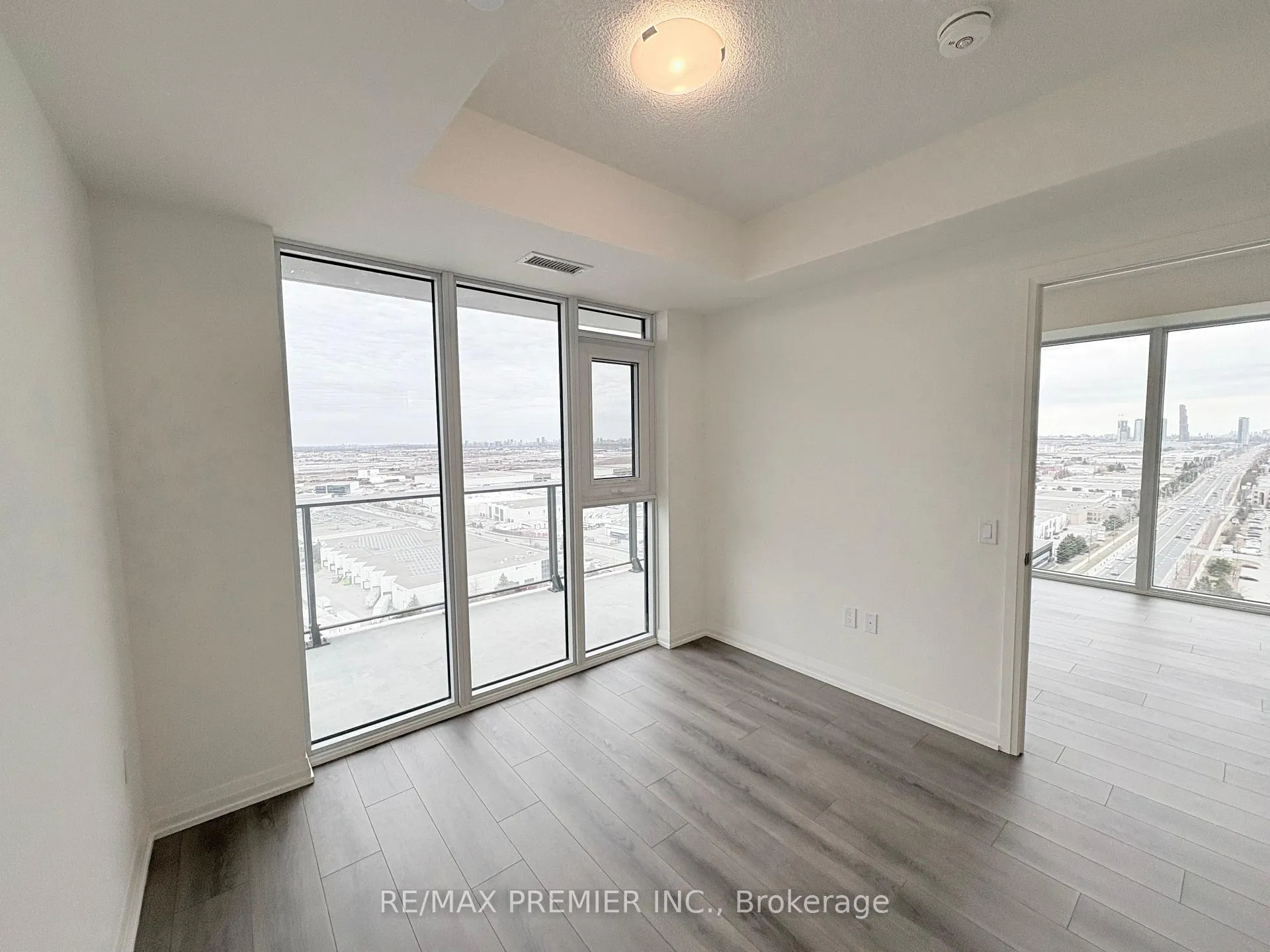 Photo 5 of Unit 1909, 8960 Jane Street S, Vaughan, Concord — HOMEH