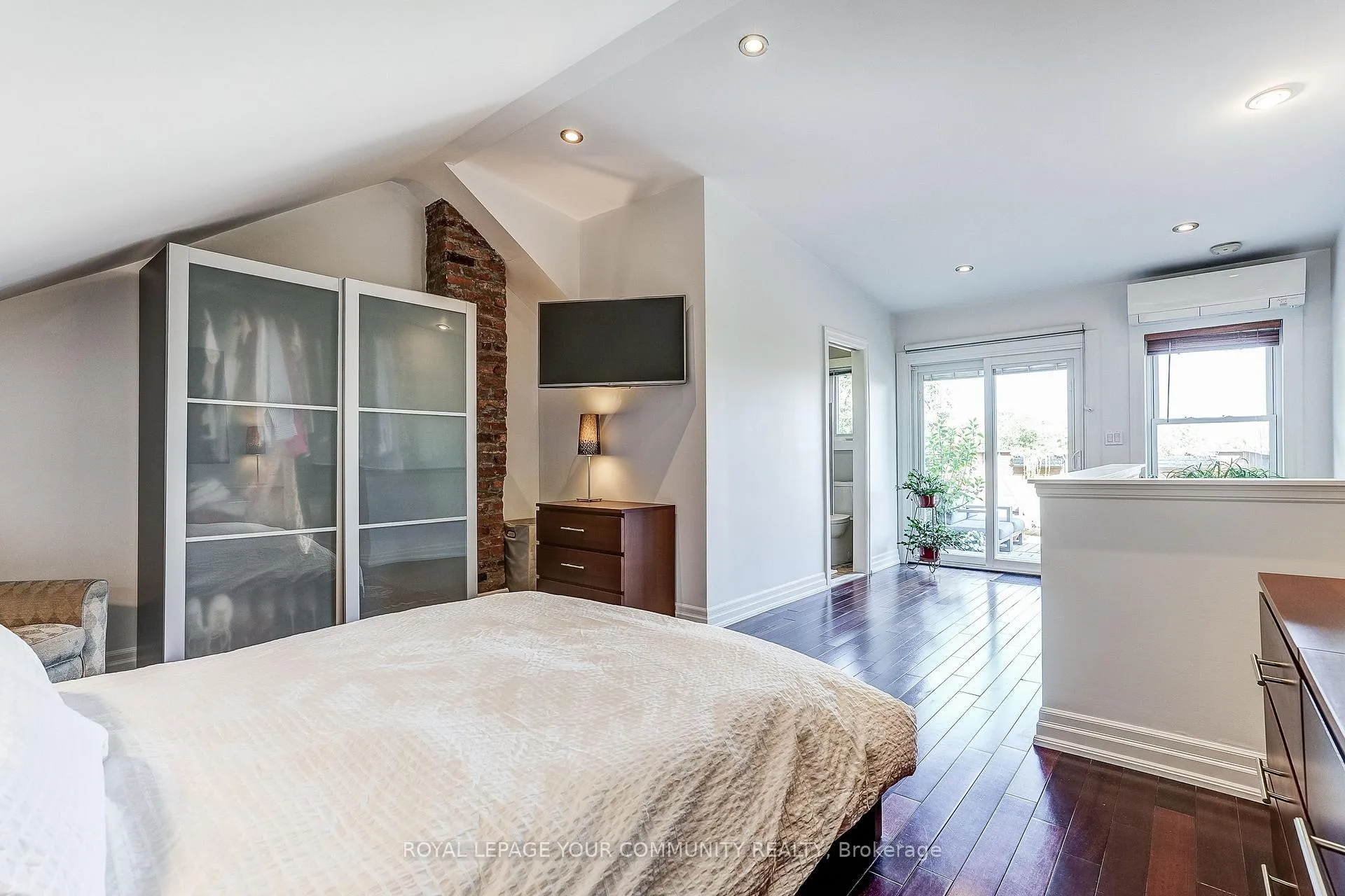 Photo 33 of 13 Howland Road, Toronto, North Riverdale — HOMEH