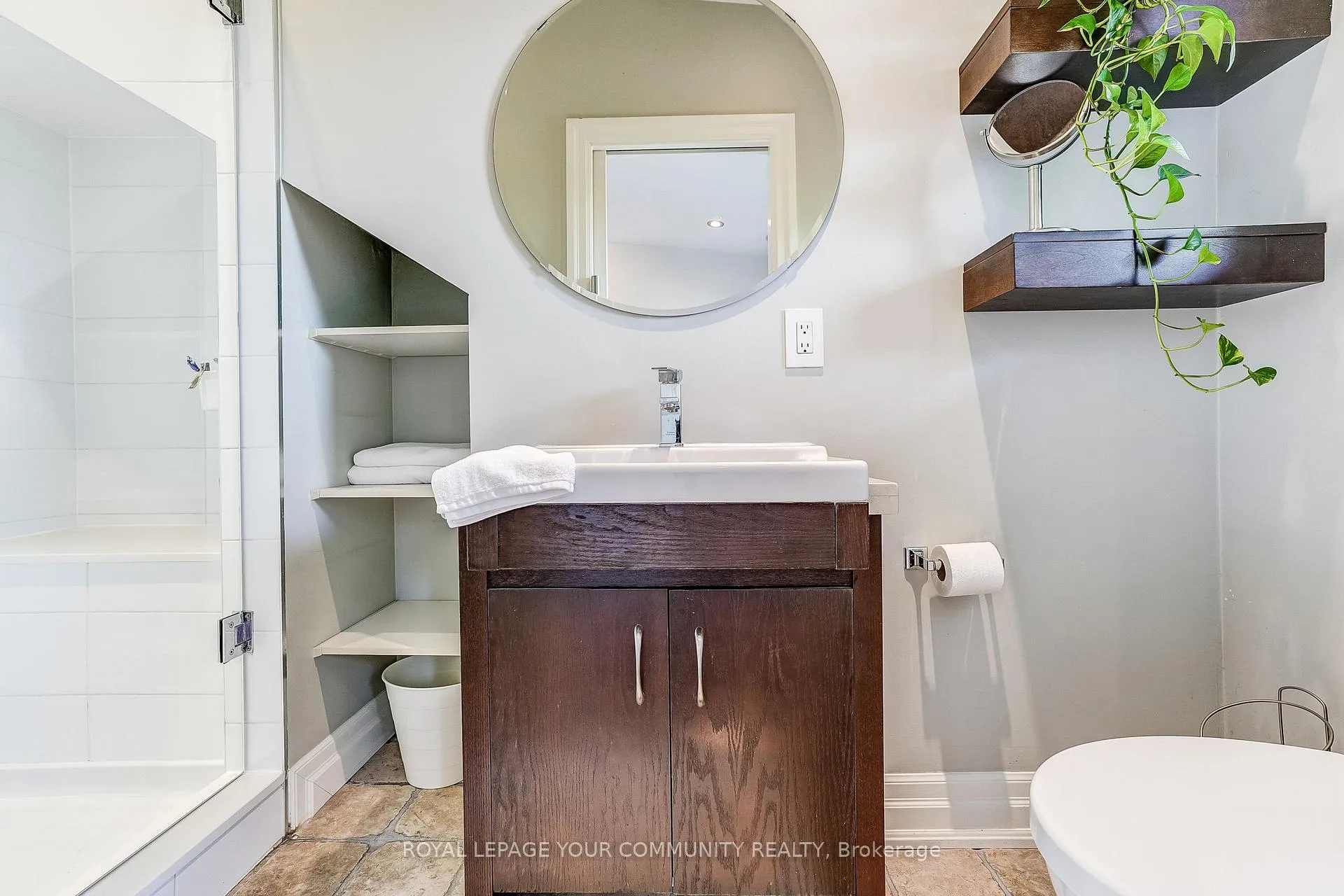 Photo 34 of 13 Howland Road, Toronto, North Riverdale — HOMEH