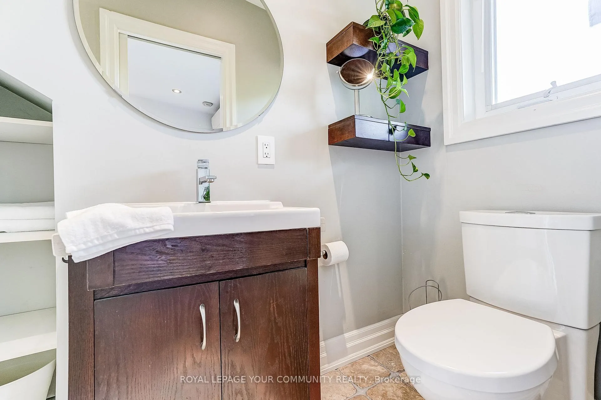 Photo 35 of 13 Howland Road, Toronto, North Riverdale — HOMEH