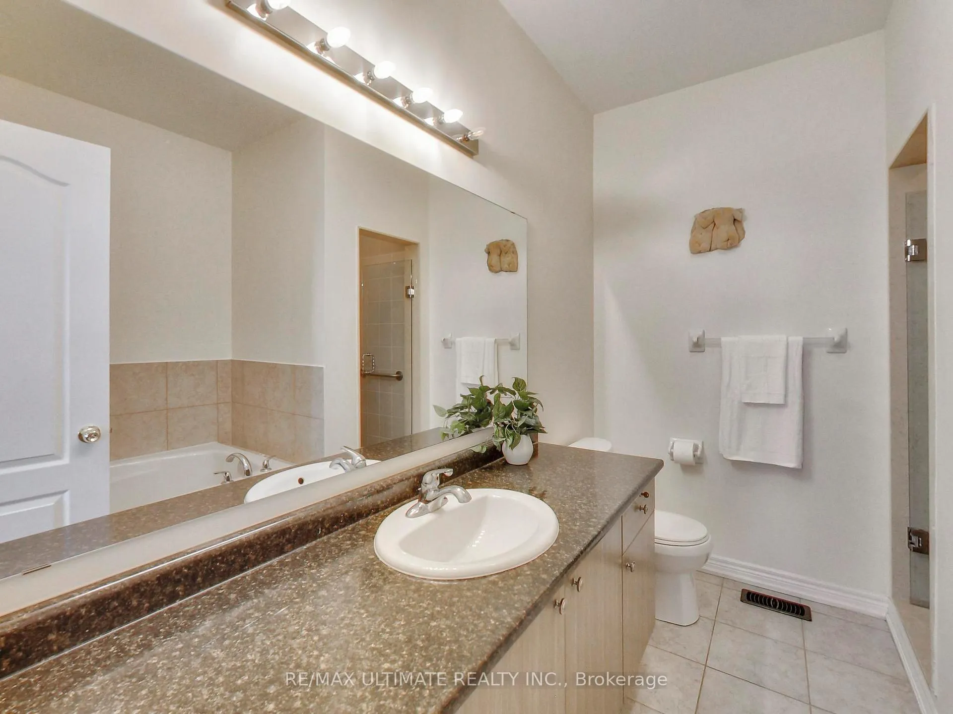 Photo 16 of 115 Pedwell Street, Clarington, Newcastle — HOMEH