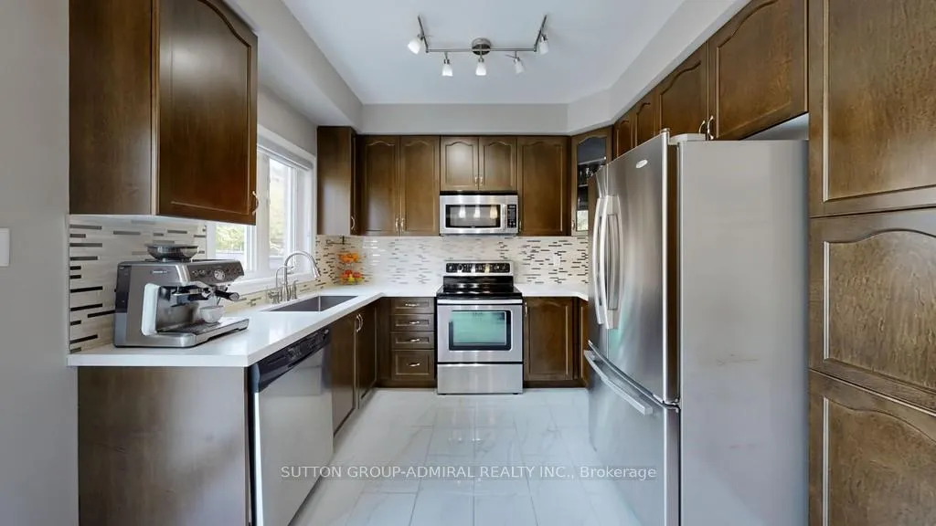 Photo 9 of 25 D'Eva Drive, Vaughan, Patterson — HOMEH