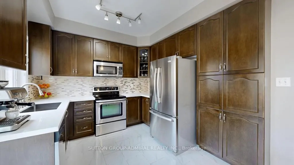 Photo 10 of 25 D'Eva Drive, Vaughan, Patterson — HOMEH