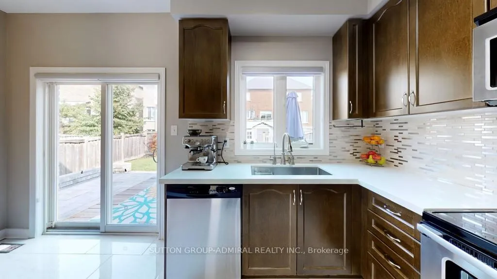 Photo 11 of 25 D'Eva Drive, Vaughan, Patterson — HOMEH
